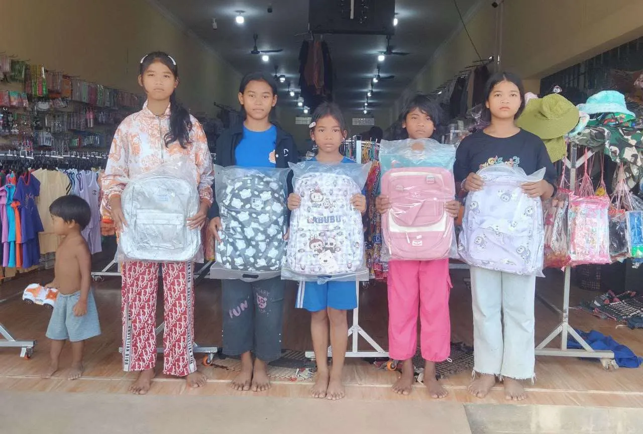 Distribution de cartables et de matériel scolaire au mont Kulen